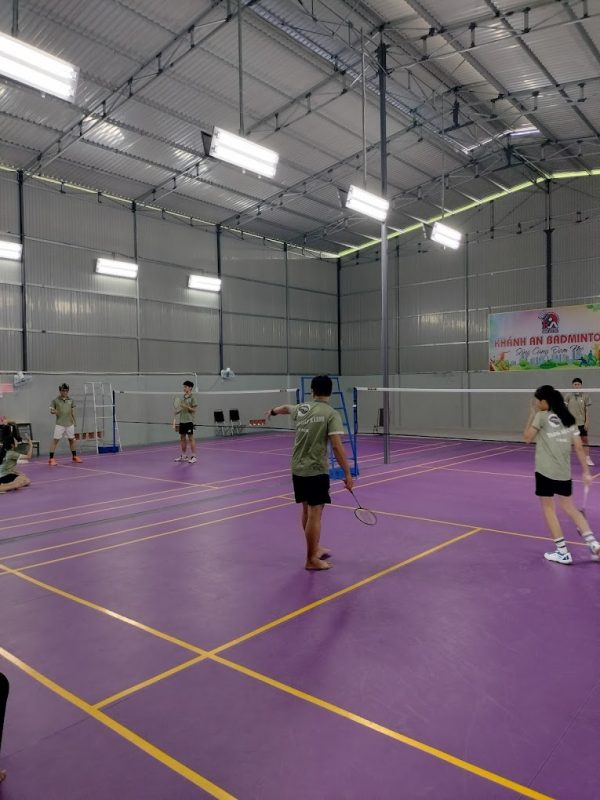 Hinh Anh 2 San Cau Long Cua Khanh An Binh Thuan (các sân thảm màu tím)