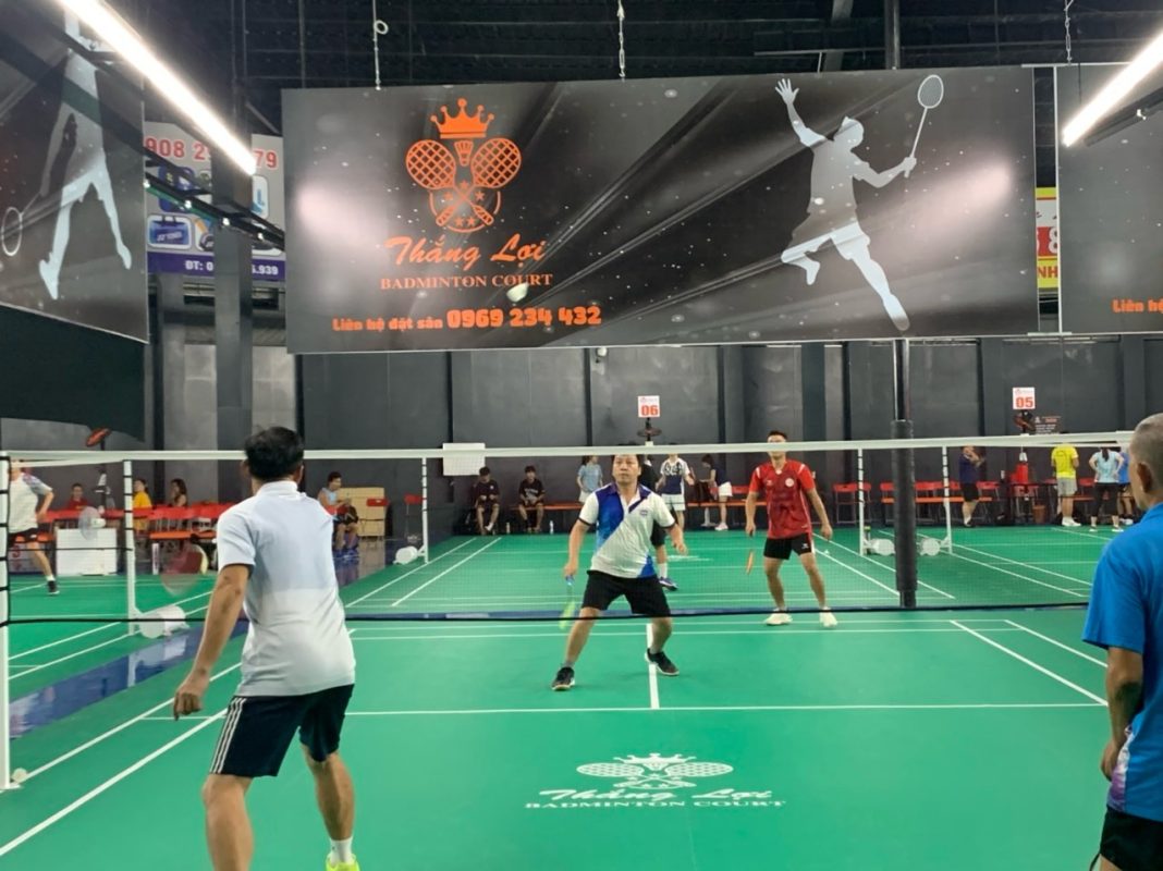Hinh Anh 20 San Cau Long Cua San Thang Loi Binh Duong (các sân thảm màu xanh lá)