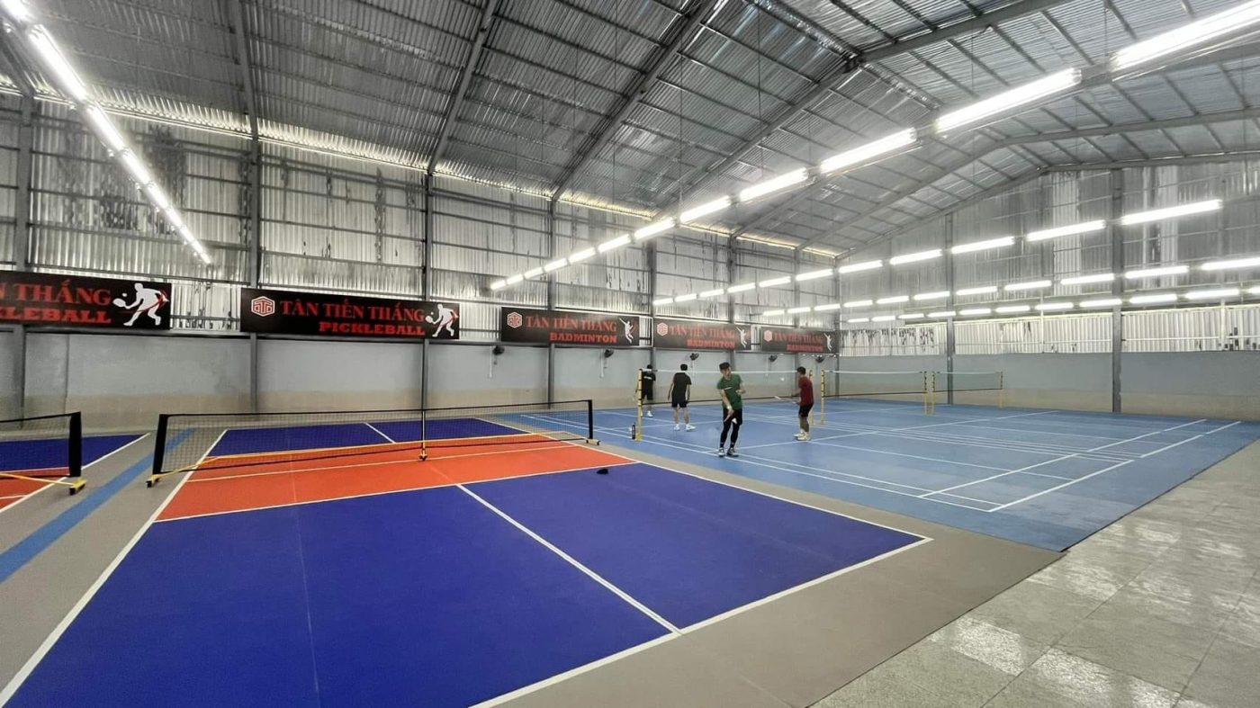 Hinh Anh 3 San Cau Long Cua Tan Tien Thang 2 Binh Dinh (các sân thảm màu xanh dương)