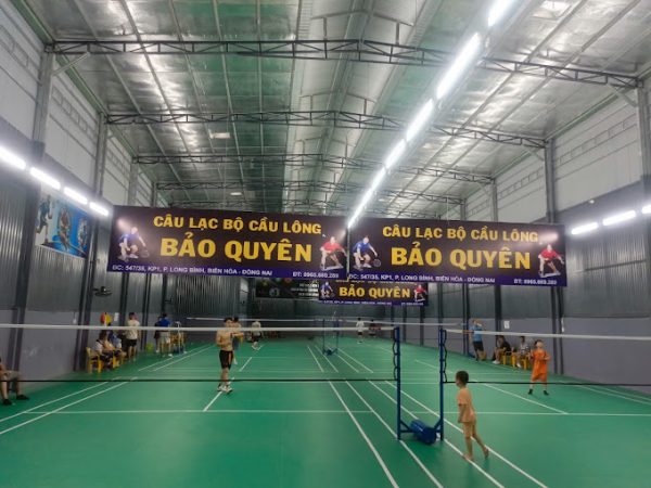 Hinh Anh 4 San Cau Long Cua Bao Quyen Bien Hoa (4 sân thảm màu xanh lá)