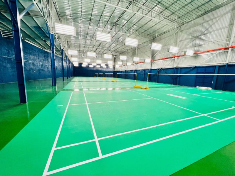 Hinh Anh 5 San Cau Long Cua Khoa Nhan Van badmintonclub Bien Hoa (5 sân thảm màu xanh lá)