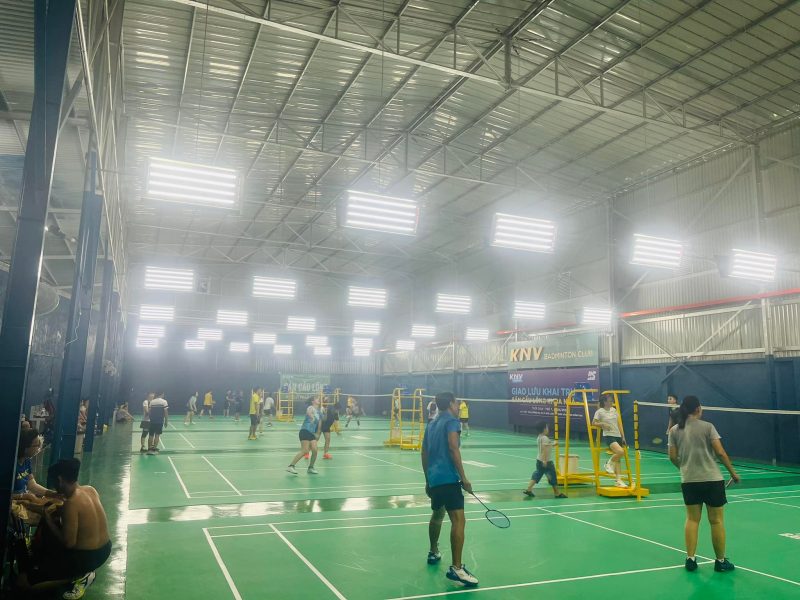 Hinh Anh 5 San Cau Long Cua Khoa Nhan Van badmintonclub Bien Hoa (5 sân thảm màu xanh lá) 