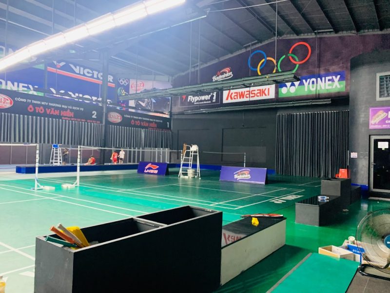 Hinh Anh 9 San Cau Long Cua Van Hien Binh Duong (các sân thảm màu xanh lá)