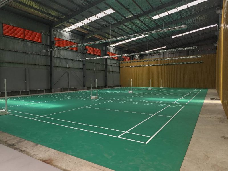 Hinh Anh Cong San Cau Long Cua Le Giang Bac Lieu với 4 sân (2 sân thảm màu xanh lá)
