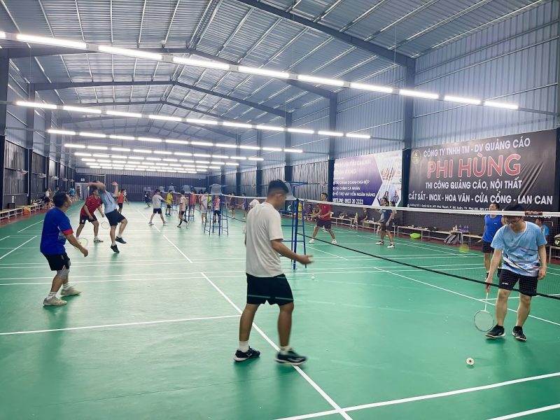 Hinh Anh San Cau Long Cua Minh Anh Sport BRVT (các sân thảm màu xanh lá)