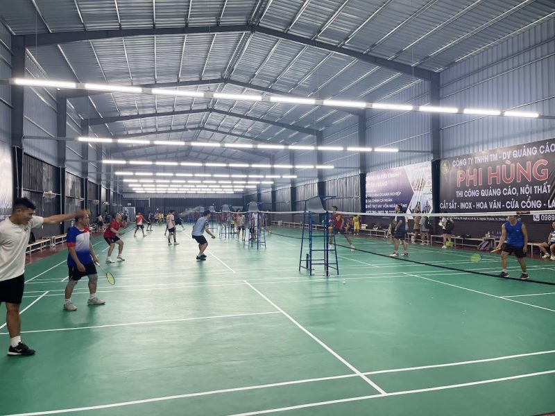 Hinh Anh San Cau Long Cua Minh Anh Sport BRVT (các sân thảm màu xanh lá) 