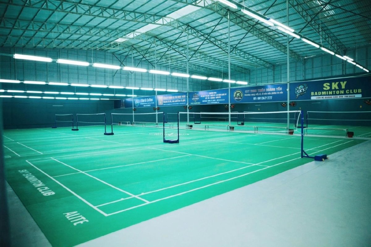 Hinh anh cua San Cau long Sky HCM voi 8 san