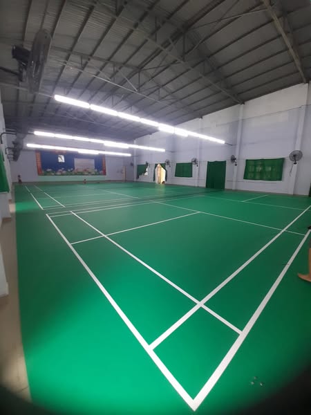 Hinh anh cua San Cau long Trung Tam Van hoa TDTT Binh Tan HCM voi 3 san