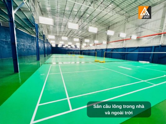 Sân cầu lông trong nhà và ngoài trời: Ưu và nhược điểm