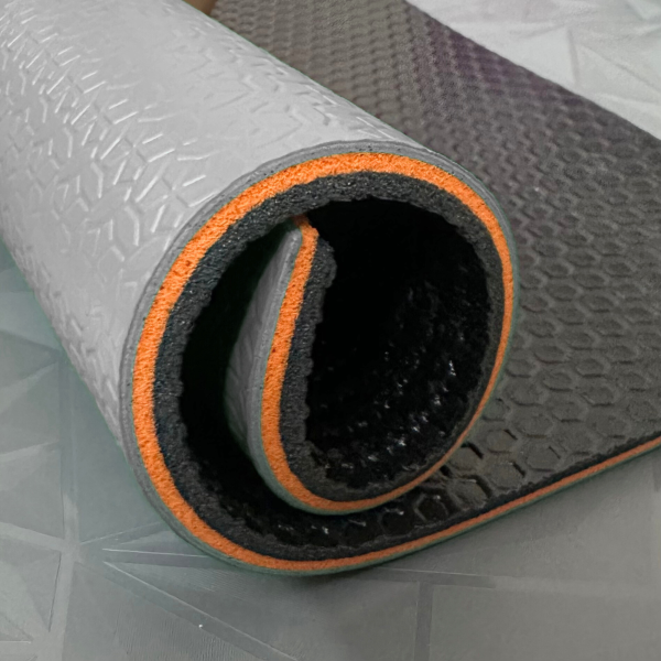 Thảm cầu lông CM-RO350 màu xám, vân Royal, chống trượt.