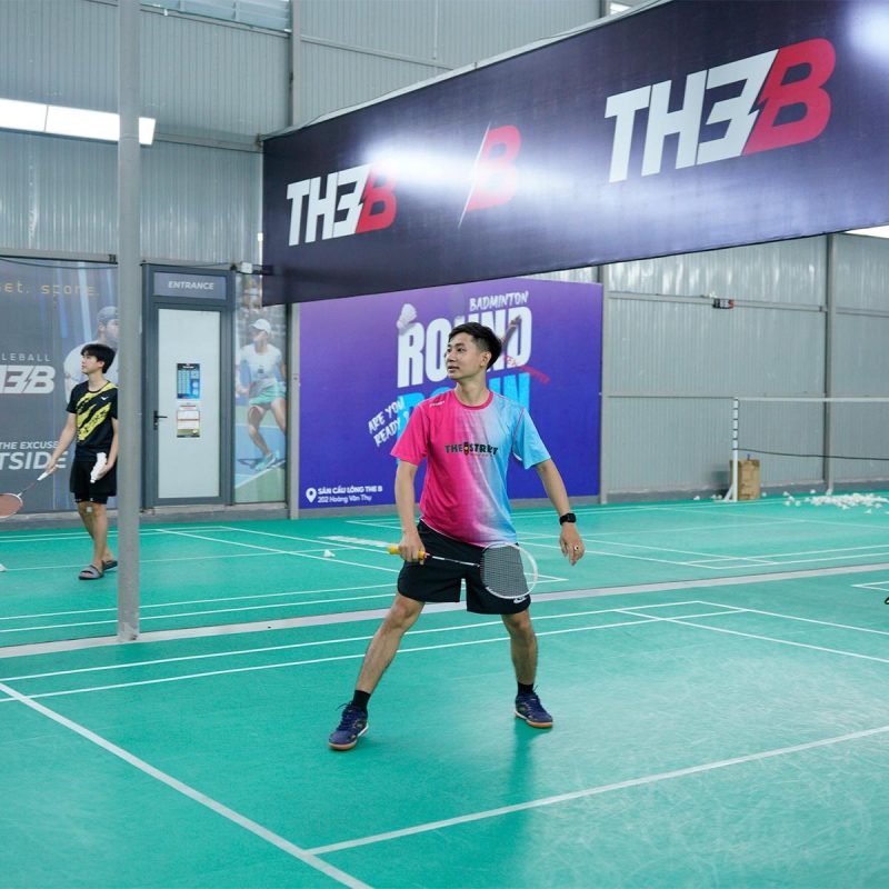 Hinh anh san cau long The B Hoang Van Thu voi 10 san